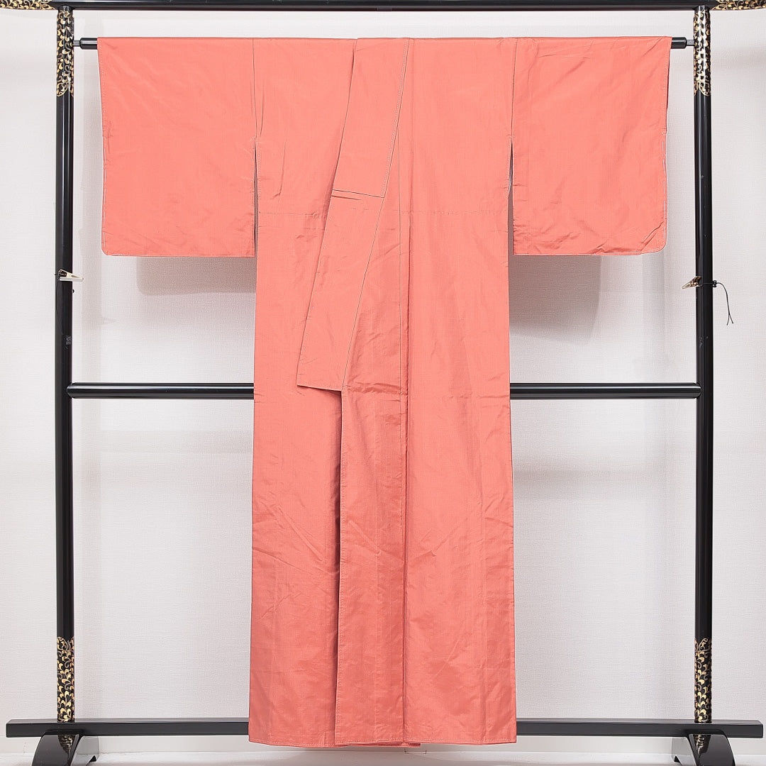 未使用品 紬 袷 身丈155cm 裄丈65cm 正絹 Nランク カジュアル 広衿 Mサイズ しつけ糸 無地 朱系 RP 1223-15111