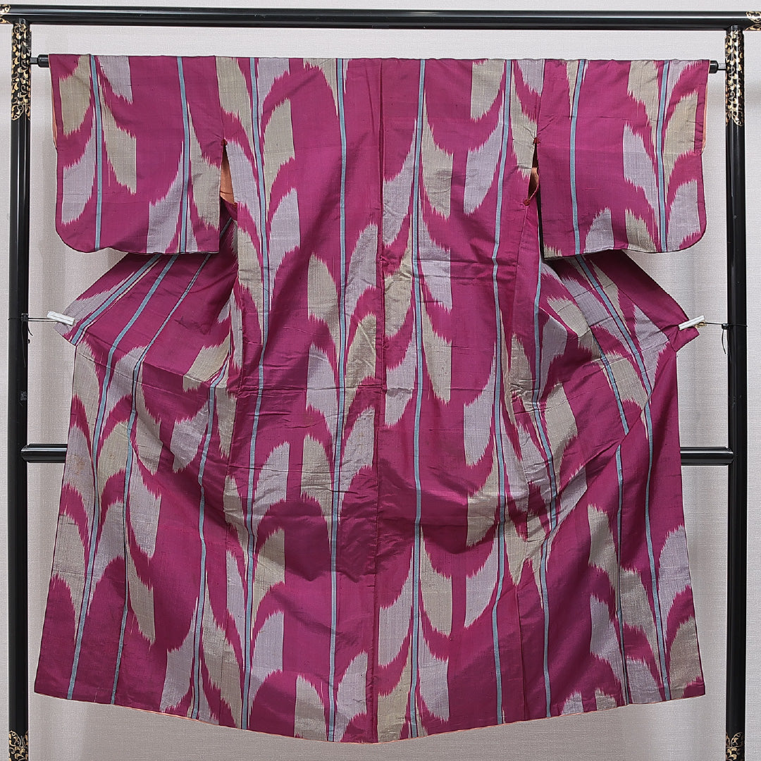 アンティーク 紬（銘仙） 袷 身丈139cm 裄丈64cm 正絹 Cランク XSサイズ バチ衿 創作柄 紫系 1216-15971