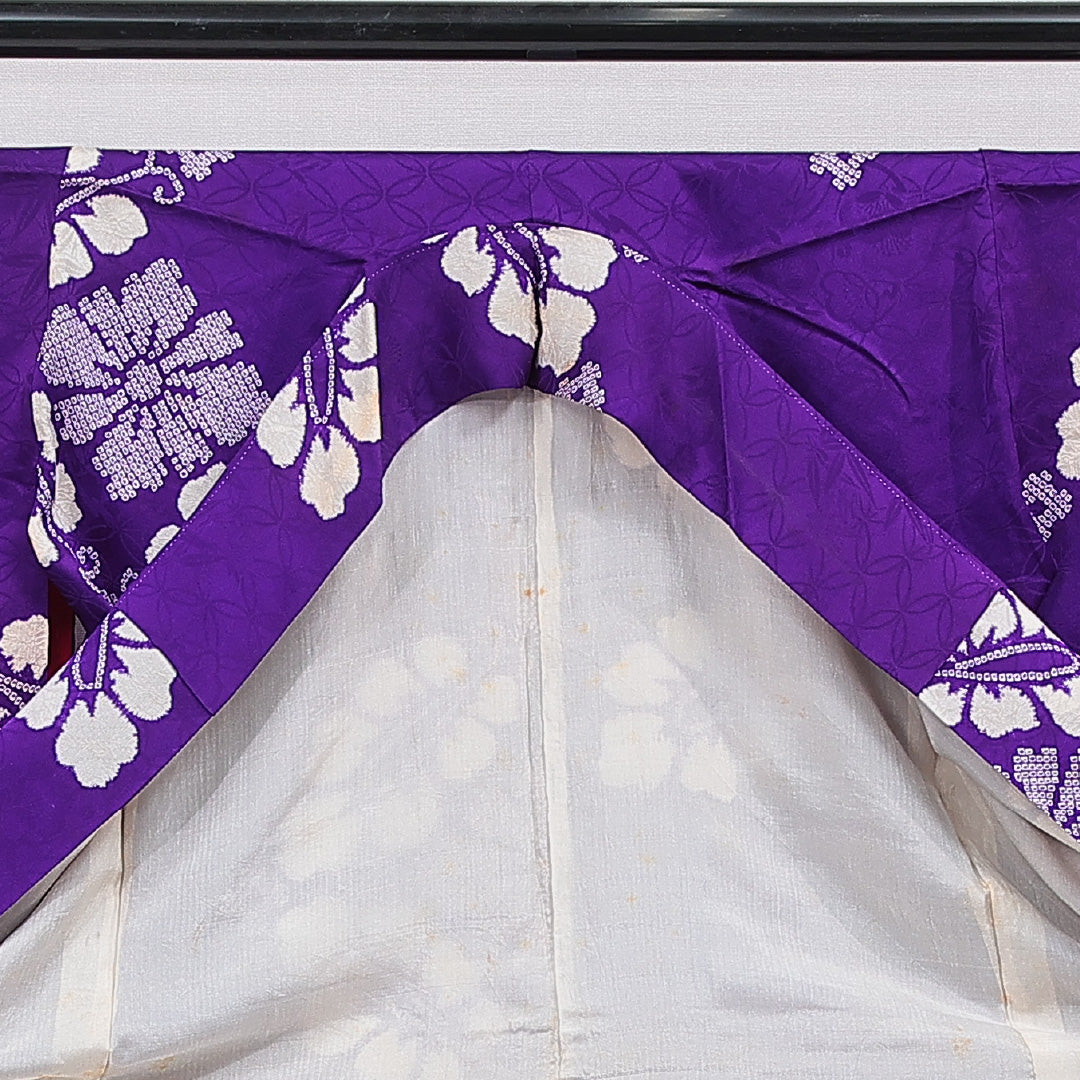 アンティーク 小紋 袷 身丈156cm 裄丈62cm 正絹 Bランク Mサイズ 広衿 一つ紋（剣片喰） 紋意匠 七宝 菊 紫系 1215-15519