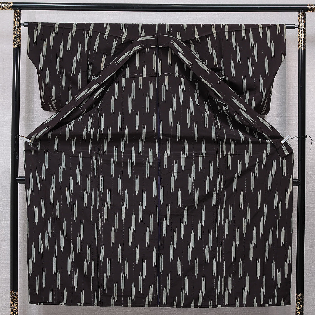 アンティーク お召 単衣 身丈154cm 裄丈62cm 正絹 Cランク Sサイズ バチ衿 ちりめん 矢絣 茶系 1265-15559