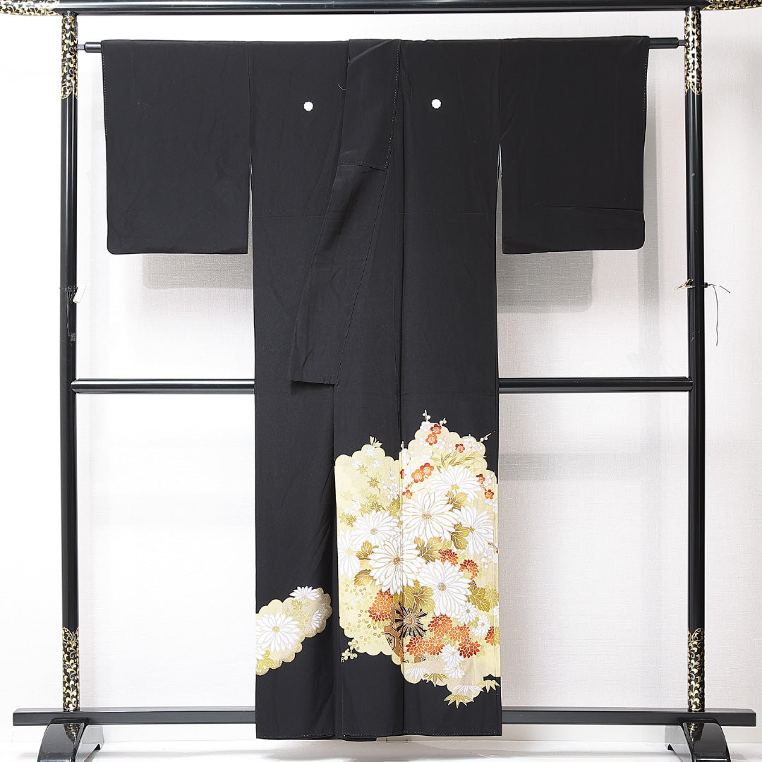 黒留袖 袷 身丈155cm 裄丈64cm 五つ紋 剣片喰 フォーマル Aランク Mサイズ ポリエステル 洗える着物 比翼仕立て 広衿 菊 金駒刺繍 1211-F0713