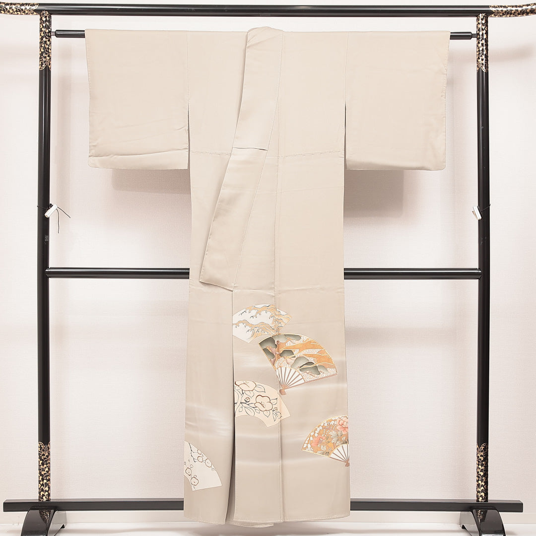 訪問着 袷 身丈155cm 裄丈63cm 正絹 Sランク Mサイズ 広衿 一つ紋（丸に違い鷹の羽） セミフォーマル 扇 椿 金駒刺繍 ベージュ系 1212-16872