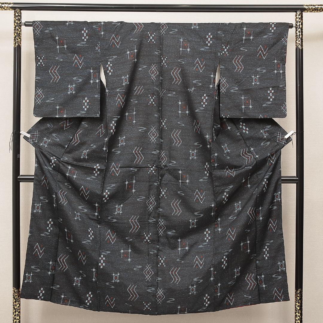 洗える着物 紬 袷 身丈153cm 裄丈63cm ポリエステル Aランク カジュアル バチ衿 Sサイズ 創作柄 黒系 RP 1223-16914