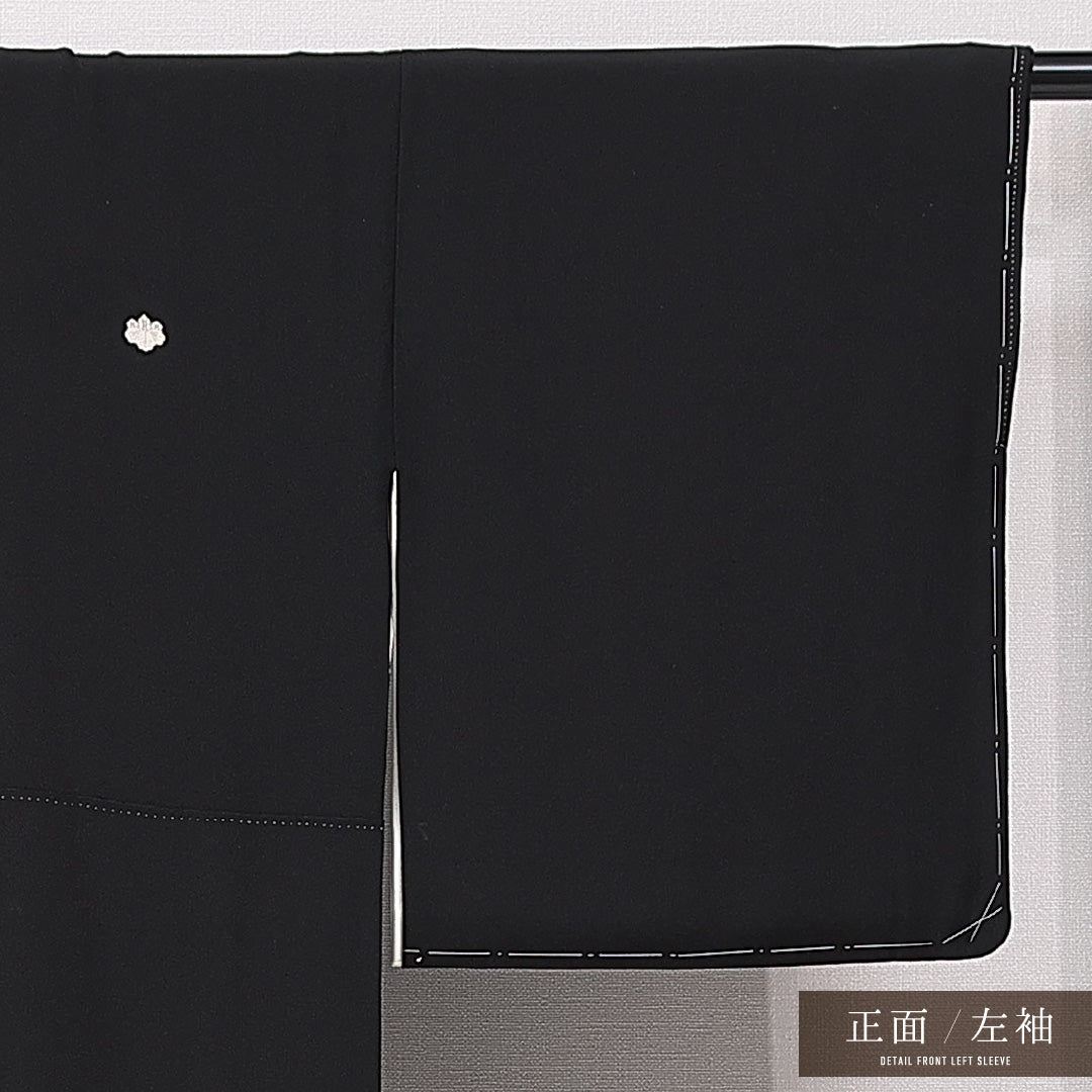 新古品 黒留袖 袷 身丈152cm 裄丈62cm 五つ紋 五三桐 フォーマル Nランク Sサイズ 正絹 比翼仕立て 広衿 御所解 菊 松 落款 しつけ糸 1211-F0634