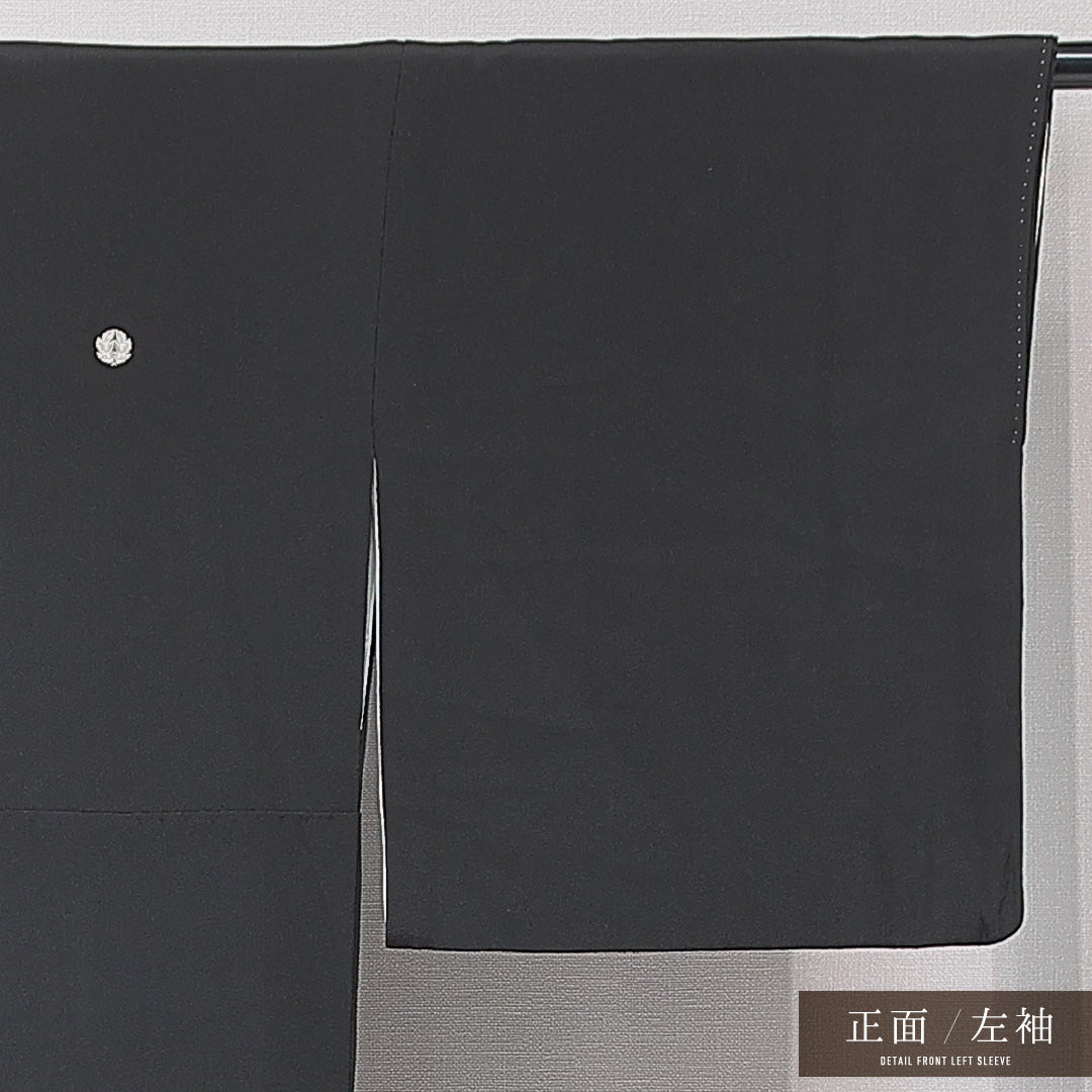黒留袖 袷 身丈155cm 裄丈34cm 五つ紋 抱き菊の葉 フォーマル Cランク Mサイズ 正絹 比翼仕立て 広衿 菊 松 1211-F0693
