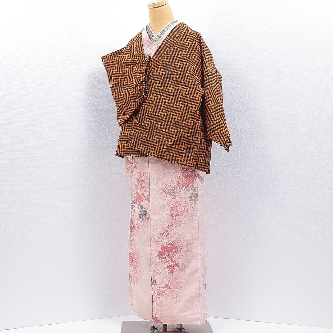 ウールの道中着（紬） 洗える着物 単衣 身丈69cm 裄丈67cm ウール Sランク Mサイズ カジュアル 幾何学柄 朱系 1264-16814