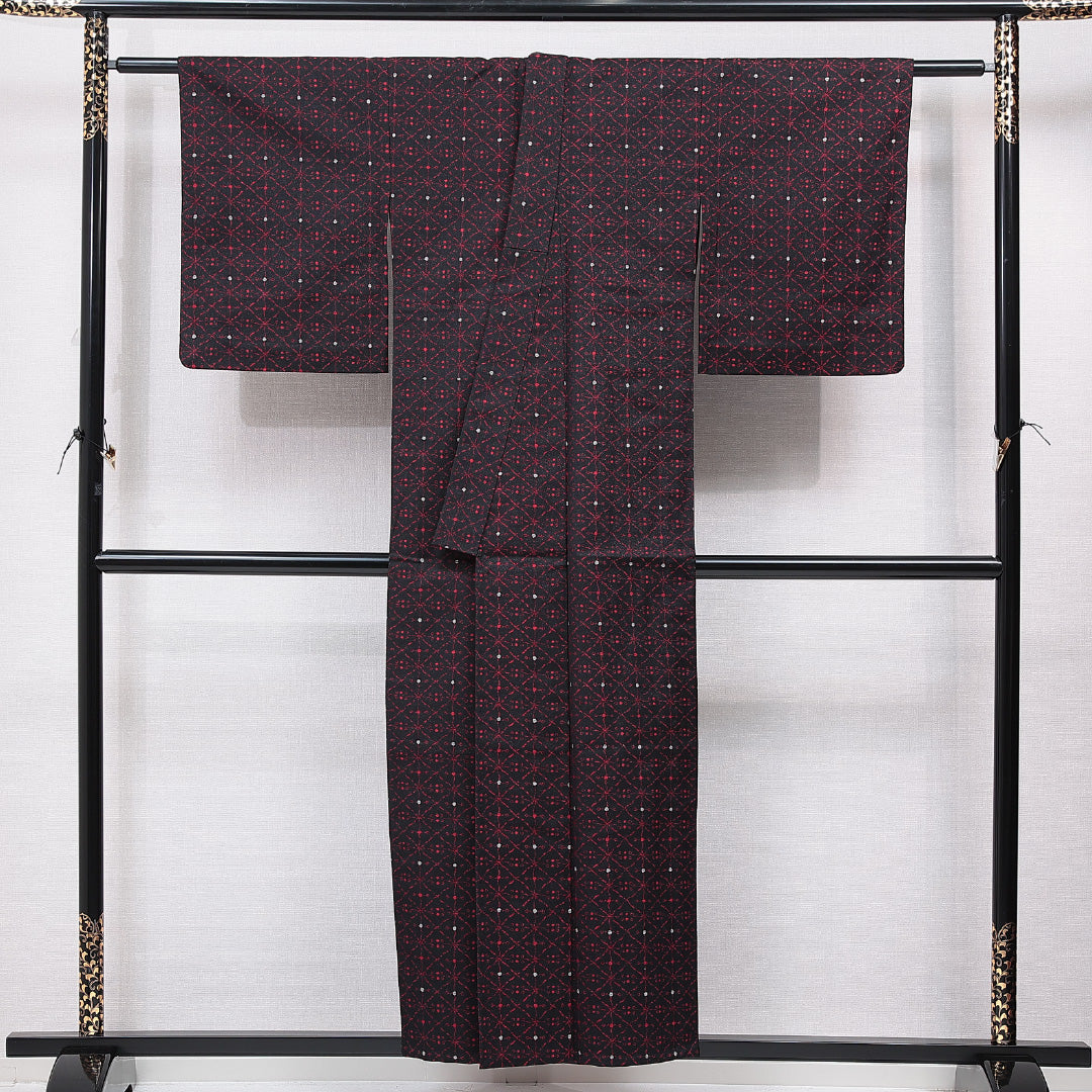 洗える着物 ウールの紬 単衣 身丈153cm 裄丈61cm ウール Sランク カジュアル バチ衿 Sサイズ 居敷当て 肩当て 抽象柄 黒系 RP 1223-15543