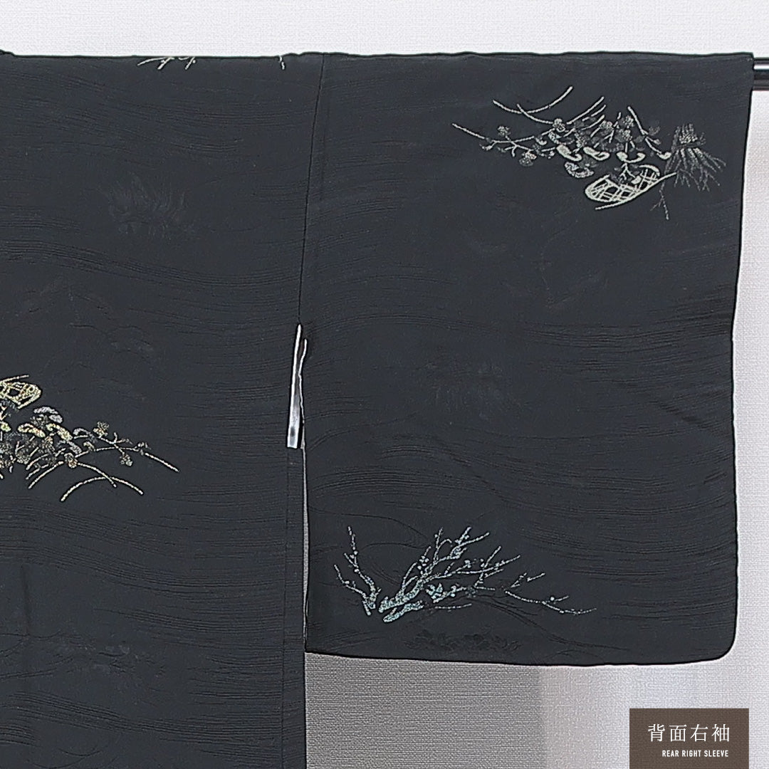 黒羽織 袷 身丈82cm 裄丈64cm 正絹 Aランク 一つ紋 (梅鉢) セミフォーマル Mサイズ 紐あり 風景柄 黒系 RP 1233-16826