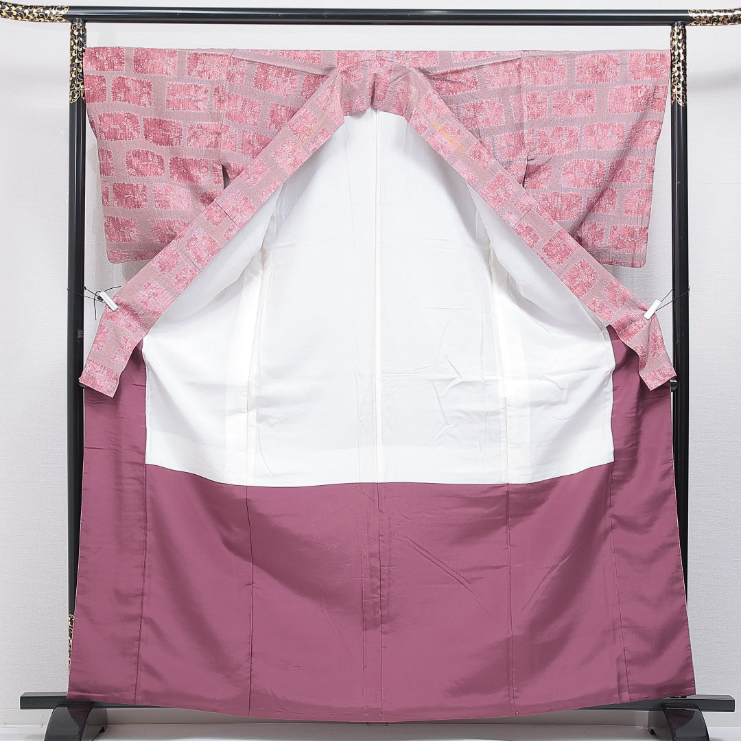 紬 袷 身丈165cm 裄丈67cm 正絹 Cランク XLサイズ 広衿 カジュアル 後染め 格子 ピンク系 1216-16870