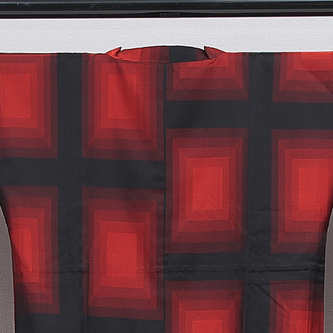 道行コート 洗える着物 単衣 身丈124cm 裄丈63cm ポリエステル Cランク Sサイズ フォーマル ポケットあり 幾何学柄 赤系 黒系 1263-16139