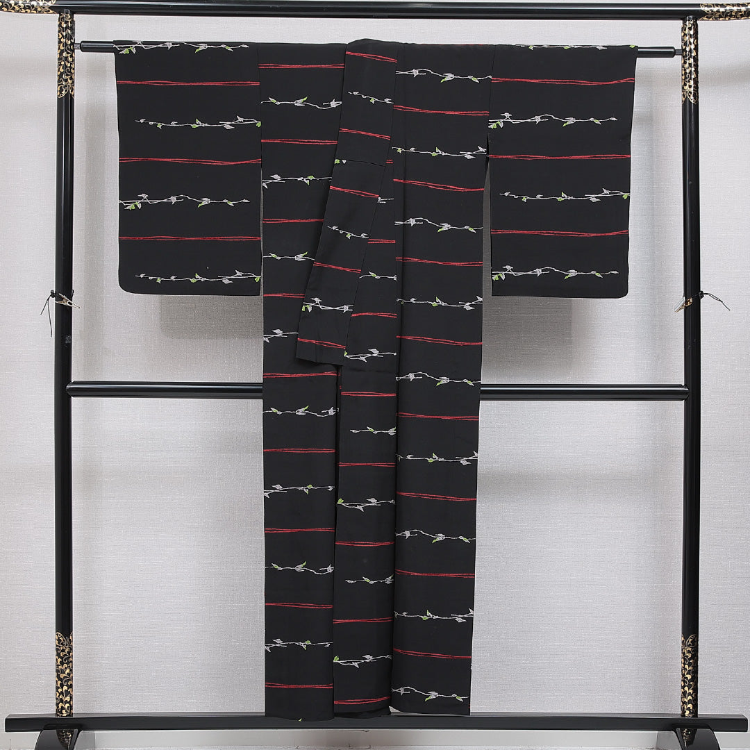 紬 単衣 身丈150cm 裄丈61cm 正絹 Sランク カジュアル 広衿 Sサイズ 刺繍 植物柄 黒系 RP 1223-15970