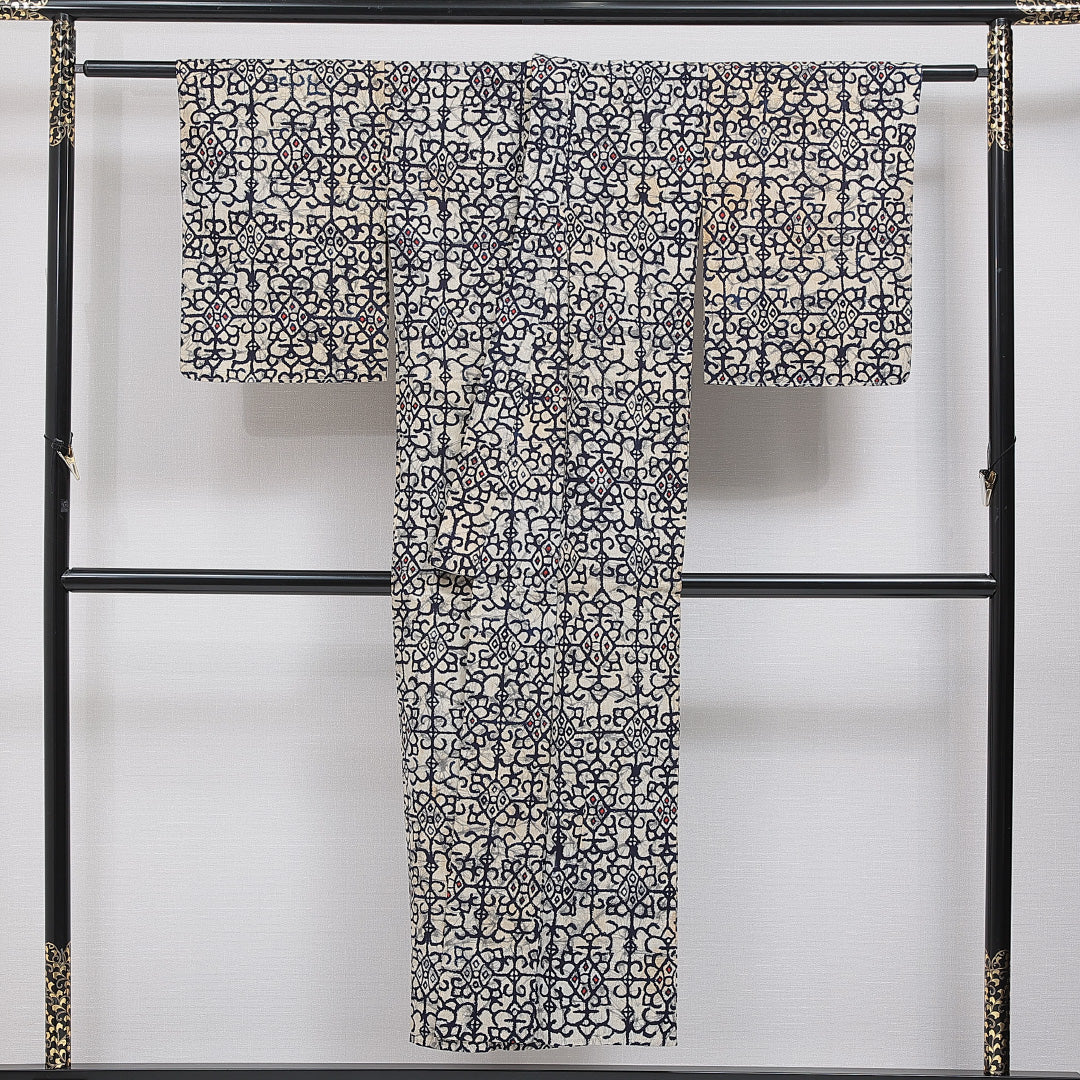 紬 単衣 身丈147cm 裄丈60cm 正絹 Cランク カジュアル バチ衿 XSサイズ 染め紬 創作柄 クリーム系 LP 1223-16044