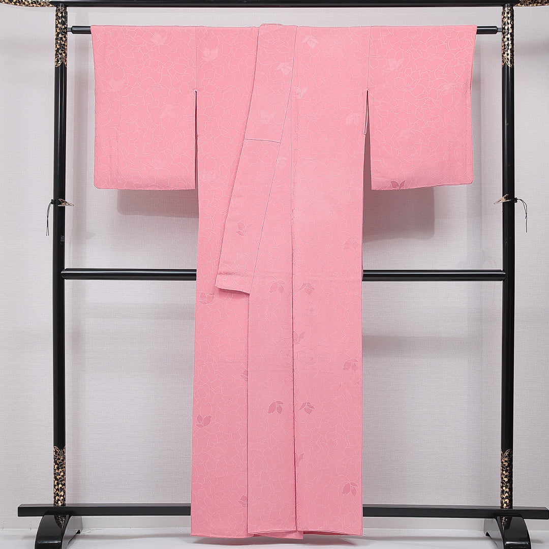 色無地 袷 身丈160cm 裄丈63cm 正絹 Aランク 一つ紋 (五三桐) 紋意匠 (花柄) セミフォーマル 広衿 Lサイズ 織り出し ピンク系 RP 1219-15779