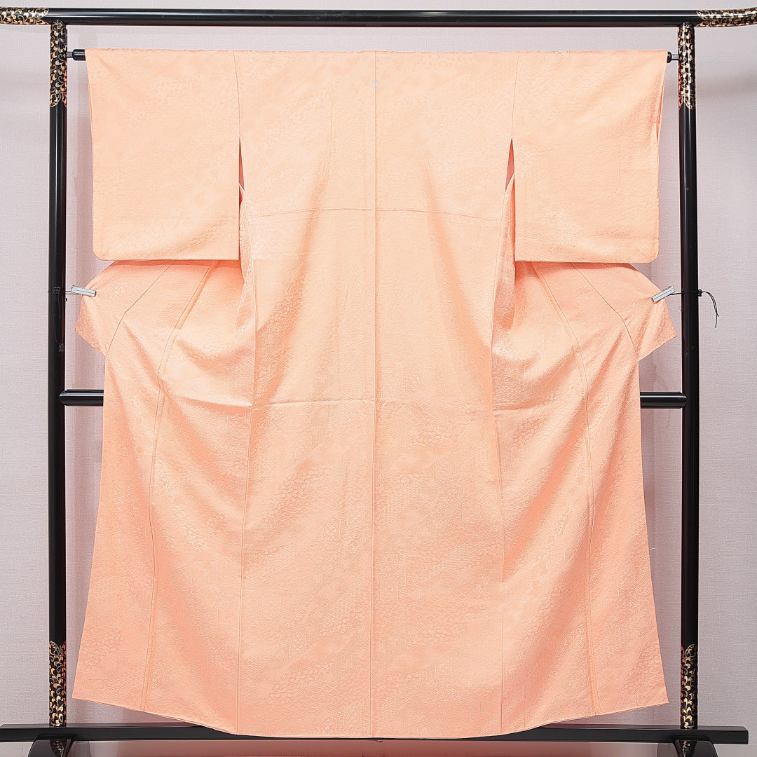 色無地 袷 身丈157cm 裄丈64cm 正絹 Aランク Mサイズ 広衿 一つ紋（五三桐） セミフォーマル 紋意匠 吉祥文様 朱系 1214-15736