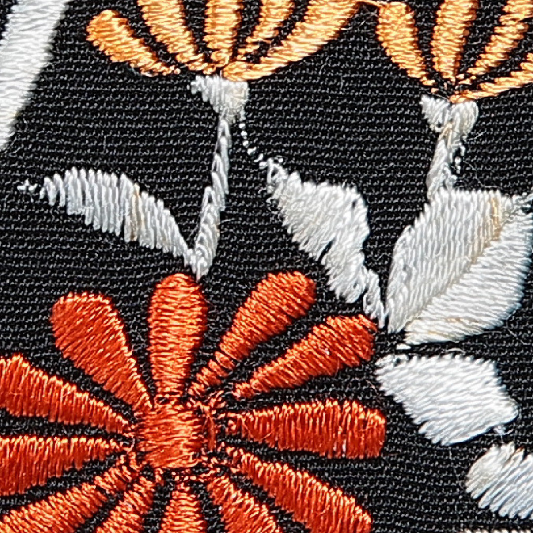 絵羽羽織 袷 身丈79cm 裄丈63cm 正絹 Aランク Sサイズ インフォーマル 紐あり 菊 黒羽織 刺繍 黒系 1217-16153