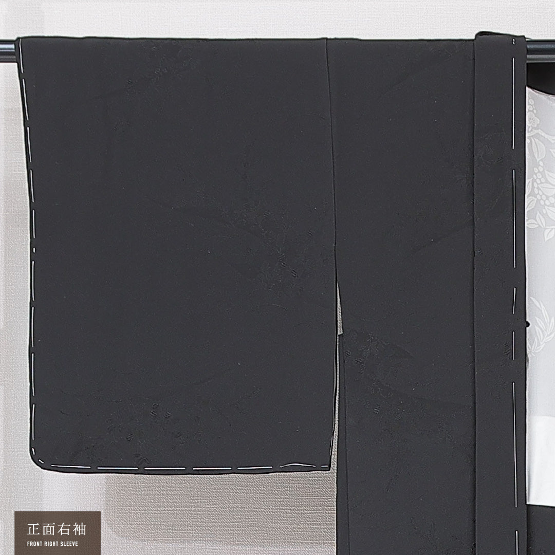 黒羽織 袷 身丈81cm 裄丈64cm 正絹 Sランク 一つ紋 (蔦) 紋意匠 (芝草と萩) セミフォーマル バチ衿 Mサイズ 無地 黒系 RP 1233-15171
