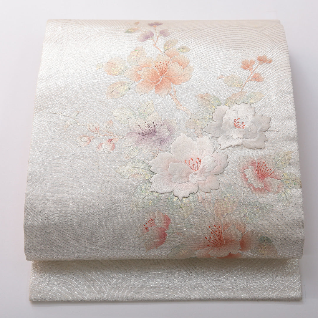 九寸名古屋帯 帯丈353cm セミフォーマル 名古屋仕立て ポイント柄 Aランク 正絹 相良刺繡 牡丹 銀系 1224-03503