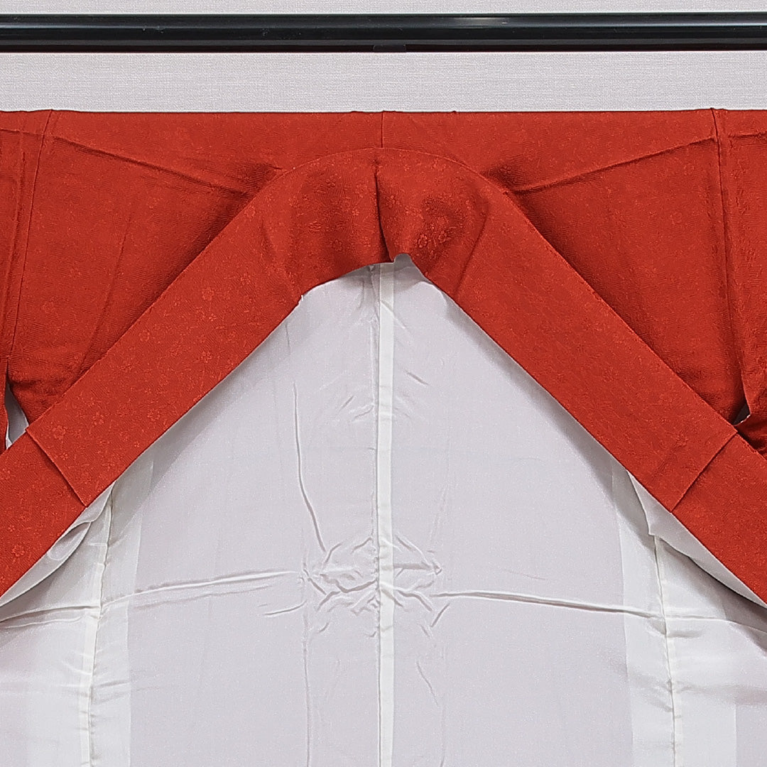 色無地 洗える着物 袷 身丈166cm 裄丈67cm ポリエステル Sランク XLサイズ 広衿 一つ紋（蔦柏） セミフォーマル 紋意匠 花柄 織り出し 赤系 1214-16087