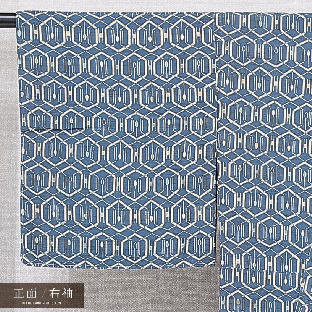 未使用品 紬 単衣 身丈157cm 裄丈62cm 正絹 Nランク カジュアル 広衿 Mサイズ 染め紬 しつけ糸 亀甲 青系 RP 1223-15370