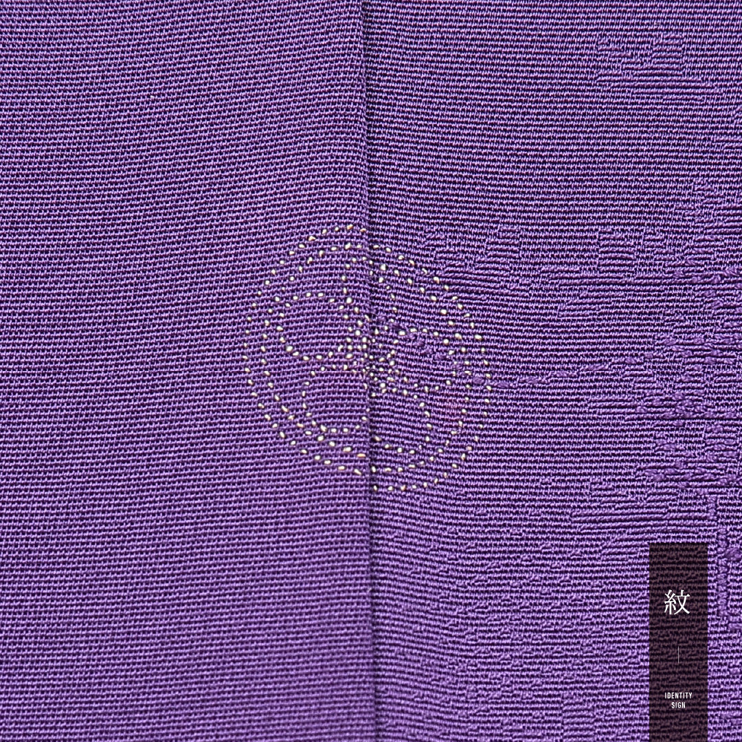 色無地 袷 身丈153cm 裄丈62cm 正絹 Aランク Sサイズ 広衿 一つ紋（丸に梅鉢） セミフォーマル 紋意匠 風景 紫系 1214-16901