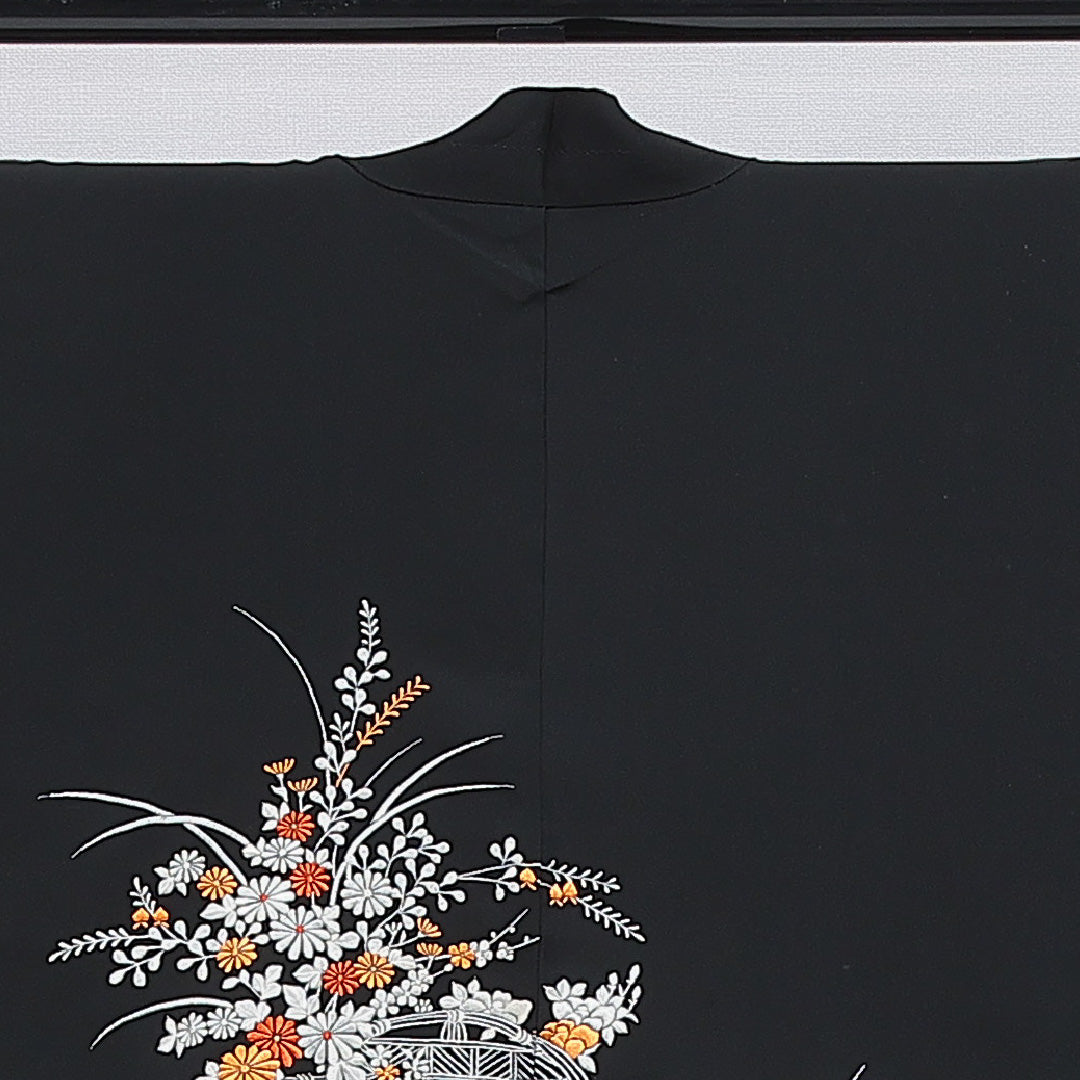 絵羽羽織 袷 身丈79cm 裄丈63cm 正絹 Aランク Sサイズ インフォーマル 紐あり 菊 黒羽織 刺繍 黒系 1217-16153