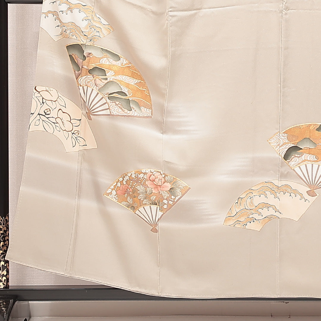訪問着 袷 身丈155cm 裄丈63cm 正絹 Sランク Mサイズ 広衿 一つ紋（丸に違い鷹の羽） セミフォーマル 扇 椿 金駒刺繍 ベージュ系 1212-16872