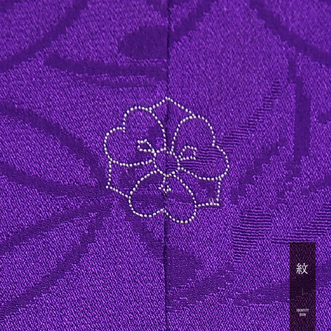 アンティーク 小紋 袷 身丈156cm 裄丈62cm 正絹 Bランク Mサイズ 広衿 一つ紋（剣片喰） 紋意匠 七宝 菊 紫系 1215-15519