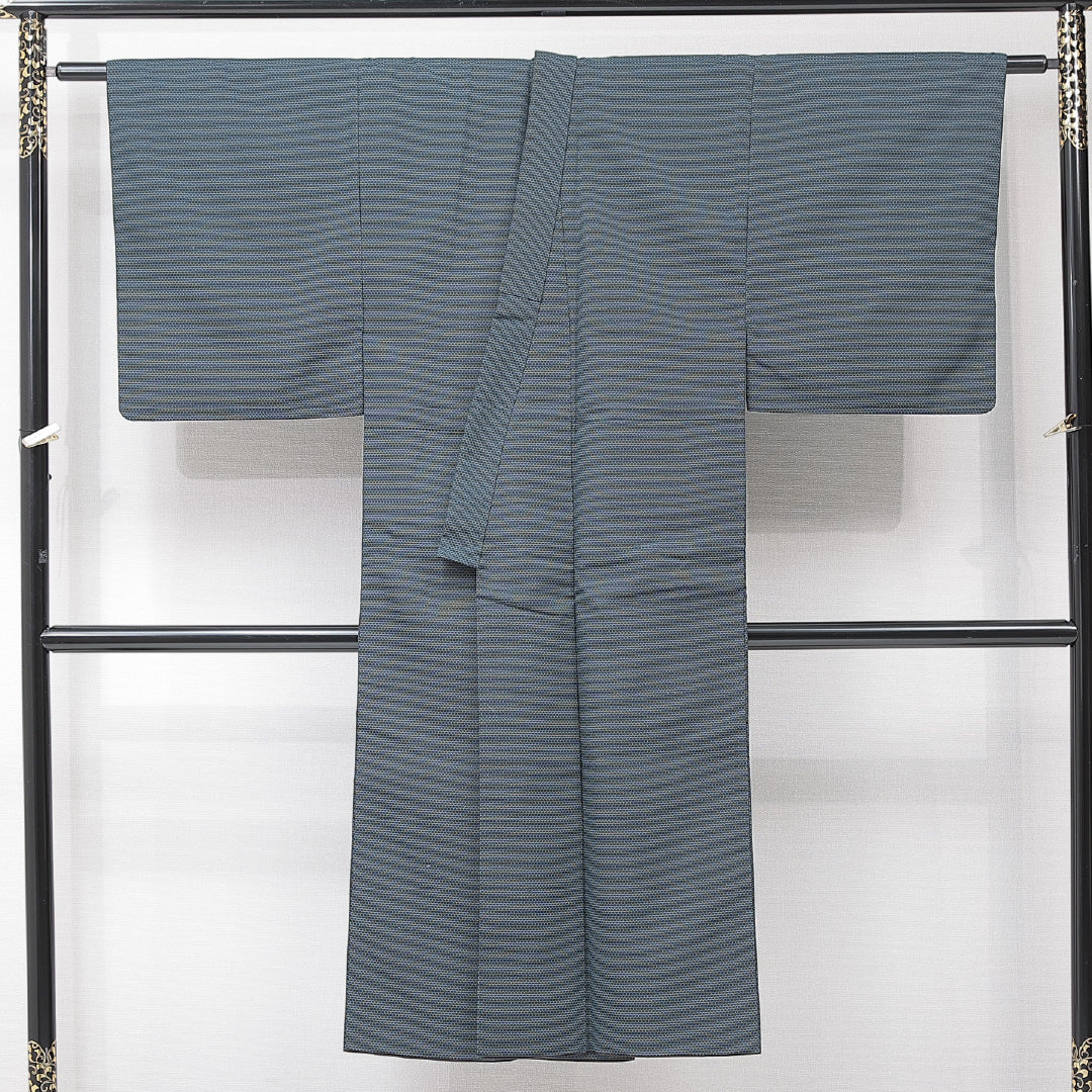 男着物 袷 身丈134cm 裄丈64cm 正絹 Aランク XSサイズ 棒衿 カジュアル 創作柄 紺系 1219-15236