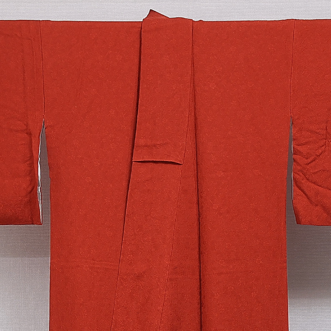 色無地 洗える着物 袷 身丈166cm 裄丈67cm ポリエステル Sランク XLサイズ 広衿 一つ紋（蔦柏） セミフォーマル 紋意匠 花柄 織り出し 赤系 1214-16087