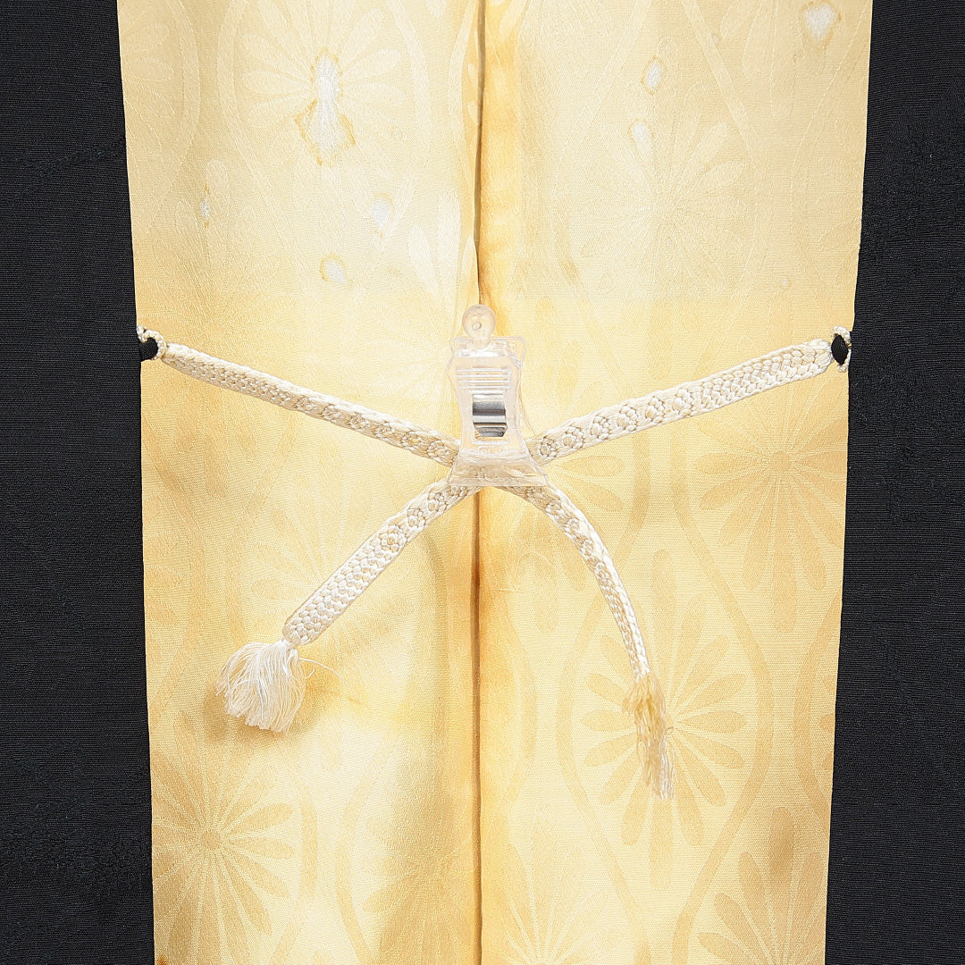 黒羽織 袷 身丈79cm 裄丈64cm 正絹 Sランク 一つ紋 (揚羽蝶) 紋意匠 (松) セミフォーマル Mサイズ 紐あり 黒系 RP 1233-15313
