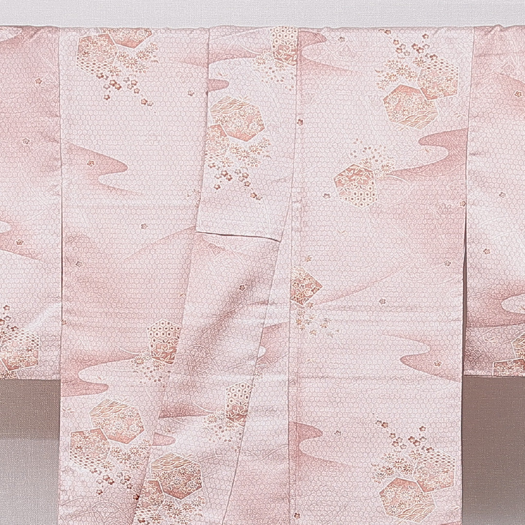 小紋 洗える着物 袷 身丈158cm 裄丈64cm ポリエステル Sランク Mサイズ 広衿 インフォーマル 亀甲 梅 ピンク系 1215-15800