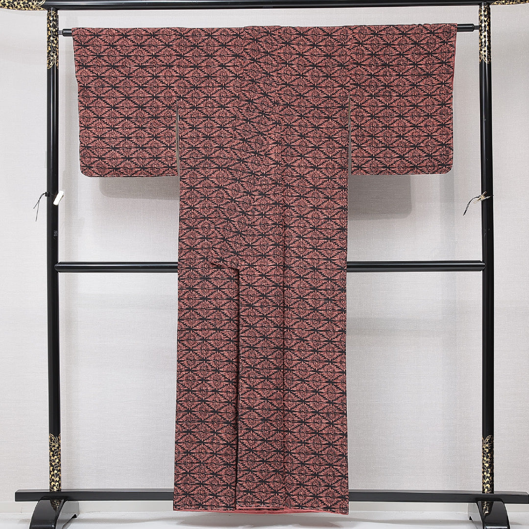 紬 袷 身丈156cm 裄丈64cm 正絹 Aランク カジュアル 広衿 Mサイズ 向かい鶴 ピンク系 RP 1223-15215
