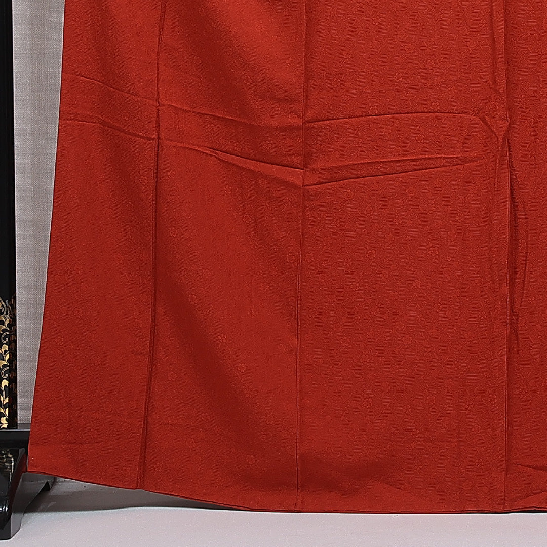 色無地 洗える着物 袷 身丈166cm 裄丈67cm ポリエステル Sランク XLサイズ 広衿 一つ紋（蔦柏） セミフォーマル 紋意匠 花柄 織り出し 赤系 1214-16087