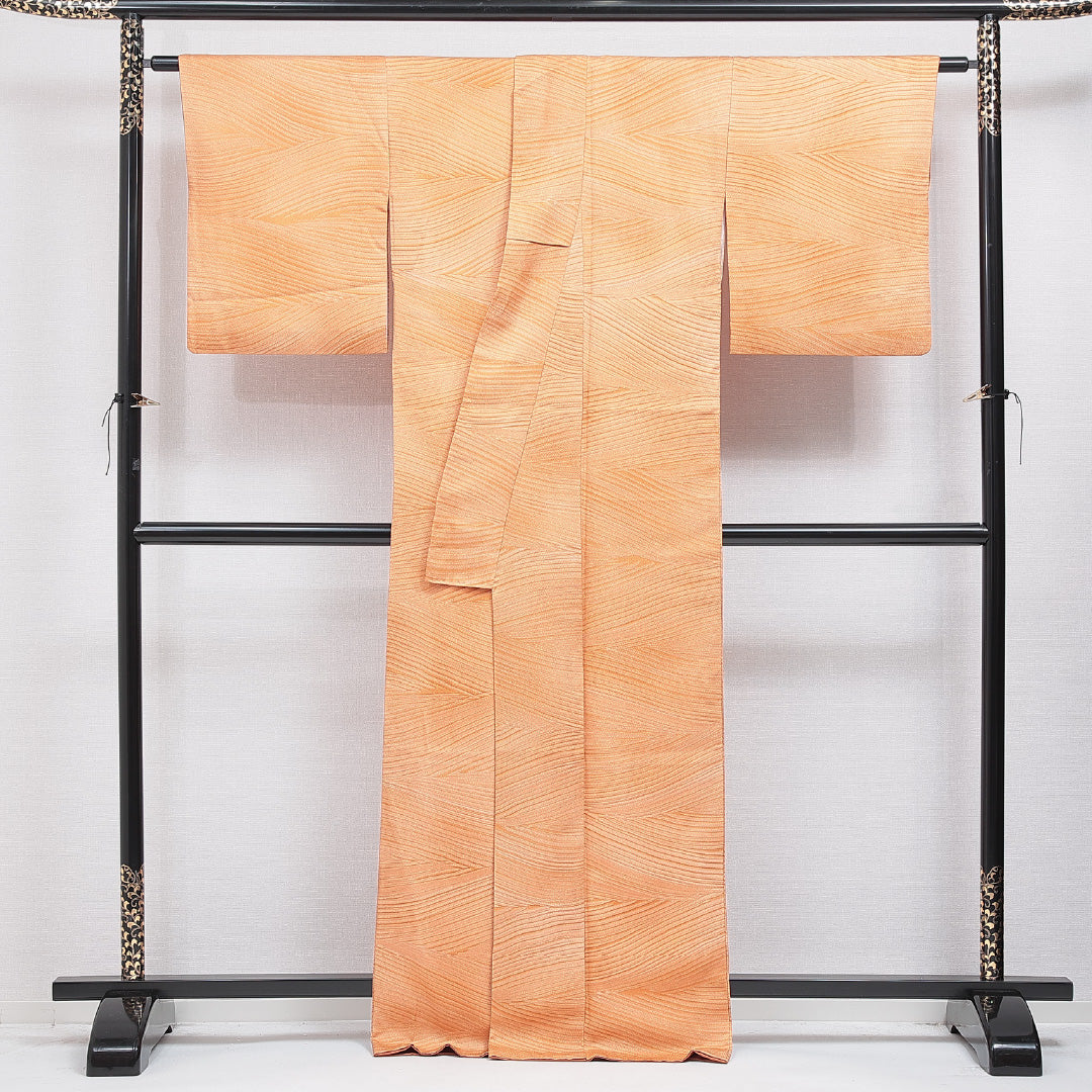 色無地 洗える着物 袷 身丈166cm 裄丈65cm ポリエステル Sランク XLサイズ 広衿 インフォーマル 紋意匠 抽象柄 ふくれ織 朱系 1214-16210