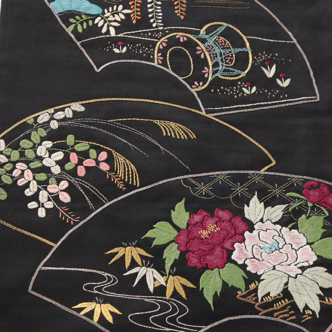 アンティーク 九寸名古屋帯 帯丈329cm 名古屋仕立て ポイント柄 Aランク 正絹 刺繍 銀駒刺繍 扇 菊 紅葉 落款 黒系 1224-04177