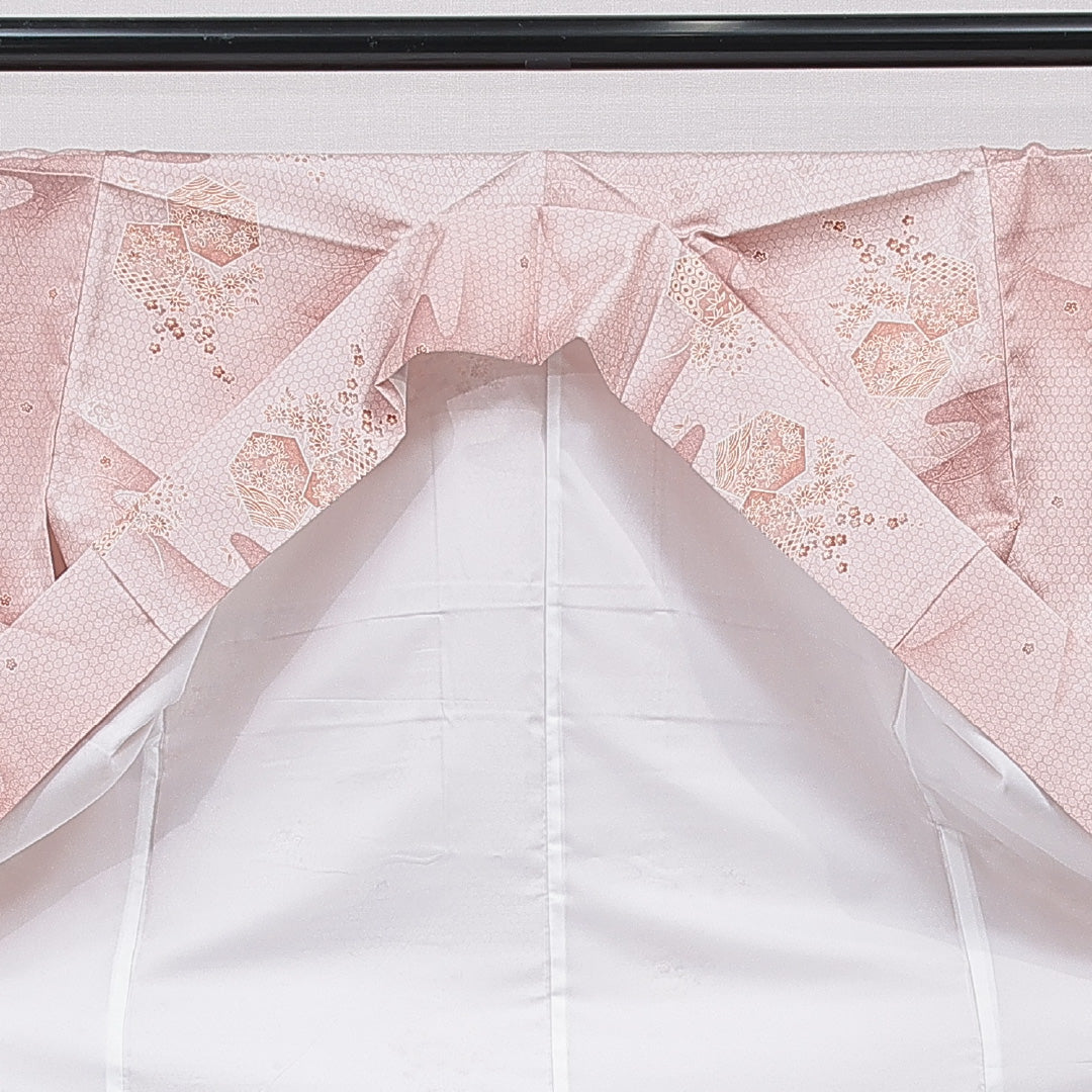 小紋 洗える着物 袷 身丈158cm 裄丈64cm ポリエステル Sランク Mサイズ 広衿 インフォーマル 亀甲 梅 ピンク系 1215-15800