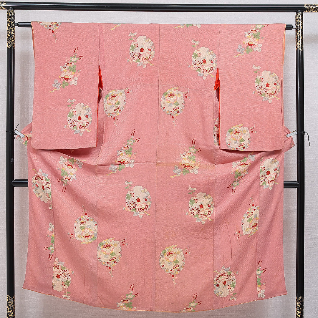 アンティーク 付下げ 袷 身丈145cm 裄丈60cm 正絹 Cランク XSサイズ バチ衿 紋意匠 紗綾形 雪輪 牡丹 ピンク系 1261-15977