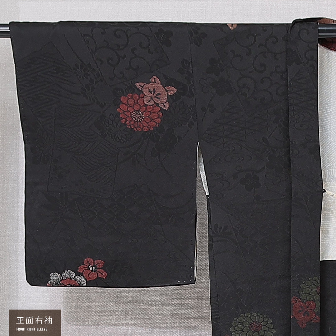 羽織 袷 身丈77cm 裄丈62cm 正絹 Aランク Sサイズ 一つ紋（三つ柏） セミフォーマル 紐あり 牡丹 黒系 1217-15118