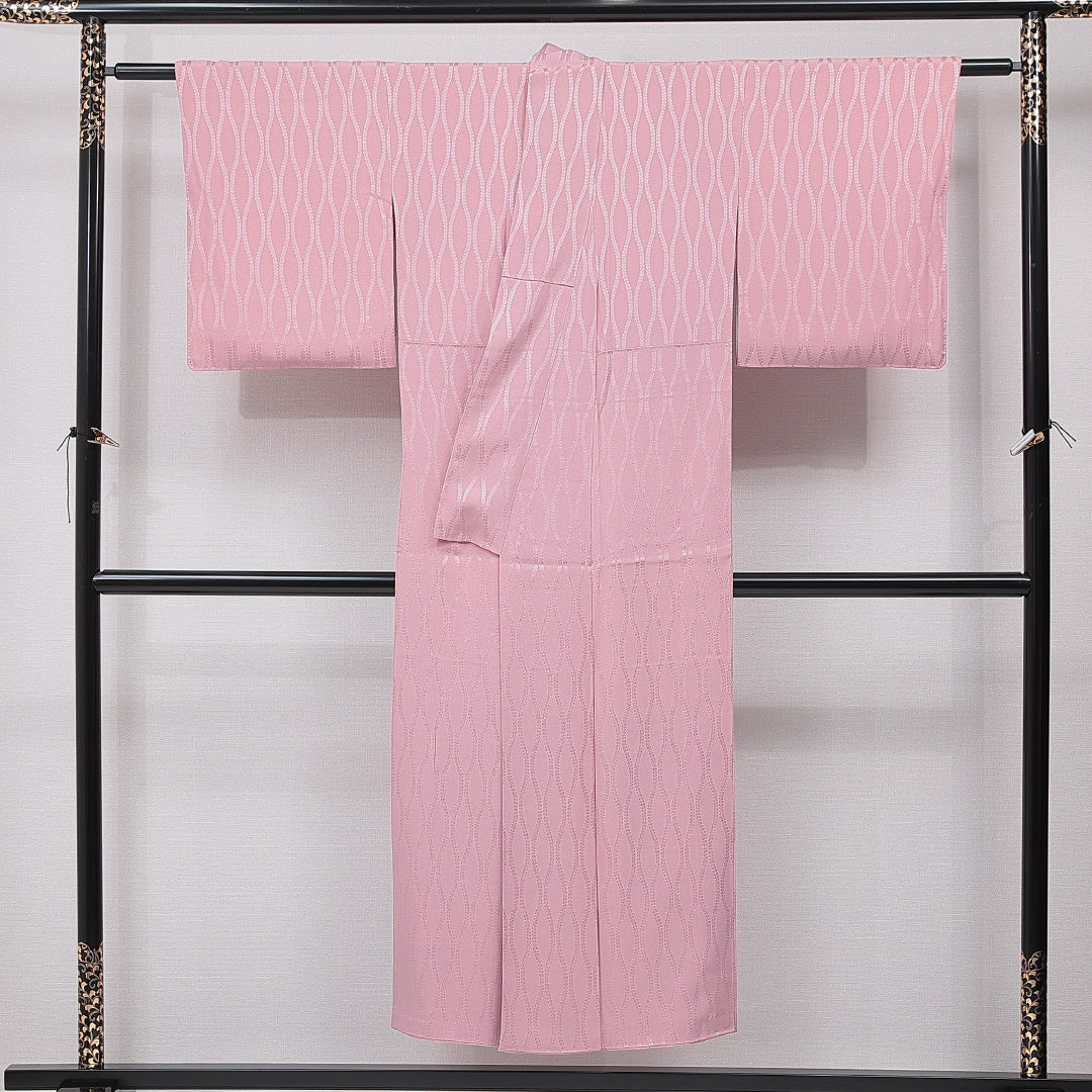 色無地 袷 身丈146cm 裄丈60cm 正絹 Sランク 一つ紋 (違い鷹の羽) 紋意匠 (立湧) セミフォーマル 広衿 XSサイズ 無地 ピンク系 RP 1219-15864