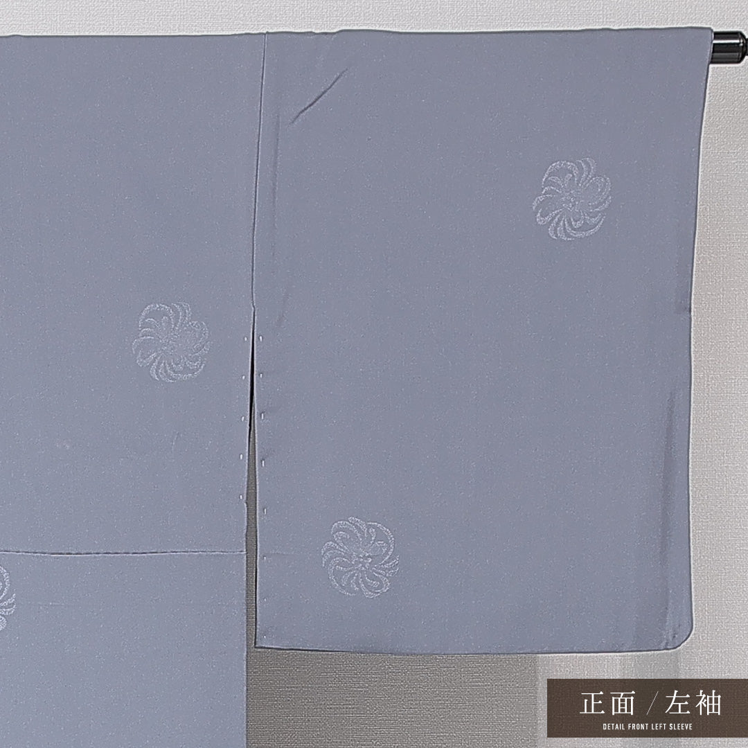 色無地 袷 身丈170cm 裄丈68cm 正絹 Aランク 2XLサイズ 広衿 一つ紋（木瓜に桔梗） セミフォーマル ガード加工 紋意匠 渦菊 無地 グレー系 1214-15116