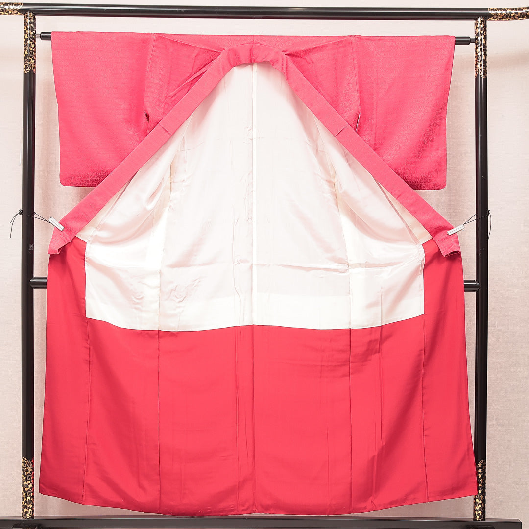 色無地 袷 身丈156cm 裄丈62cm 正絹 Sランク Mサイズ バチ衿 一つ紋（五三桐） セミフォーマル 紋意匠 観世水 ピンク系 1214-16891