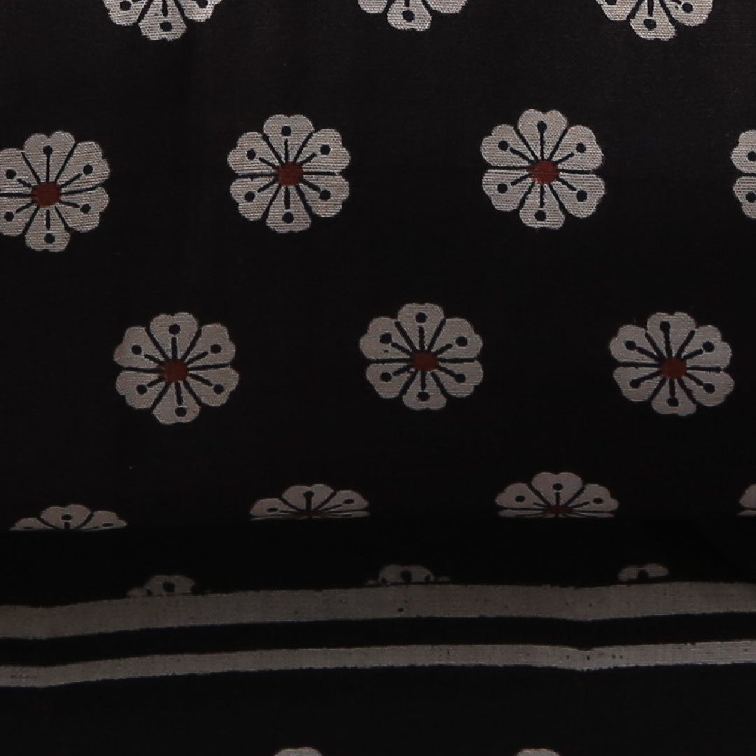 アンティーク 九寸名古屋帯 帯丈316cm カジュアル 名古屋仕立て 全通 帯芯なし Cランク 正絹 染め帯 菊 黒系 1224-03576