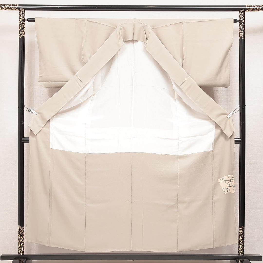 訪問着 袷 身丈155cm 裄丈63cm 正絹 Sランク Mサイズ 広衿 一つ紋（丸に違い鷹の羽） セミフォーマル 扇 椿 金駒刺繍 ベージュ系 1212-16872