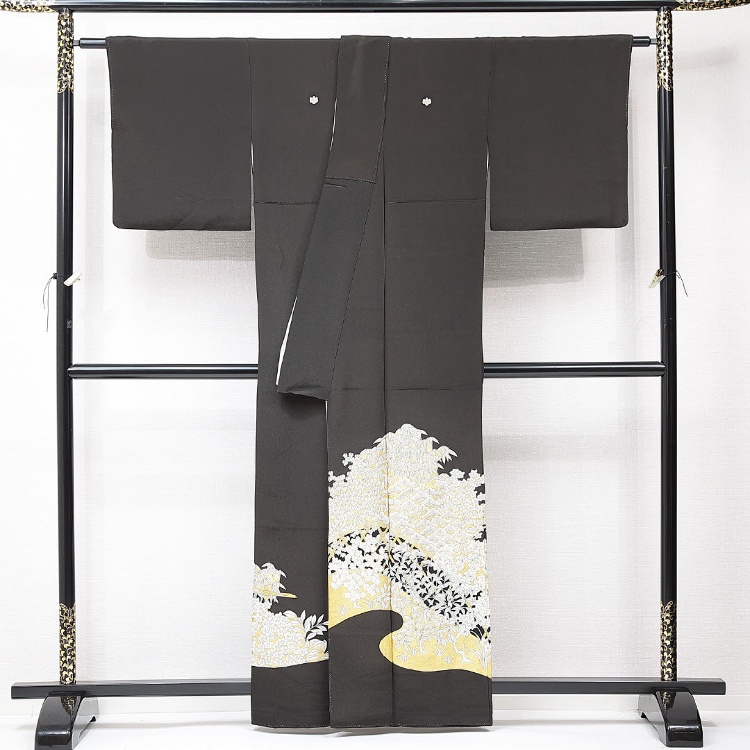 黒留袖 袷 身丈159cm 裄丈63cm 五つ紋 五三桐 フォーマル Sランク Mサイズ 正絹 比翼仕立て 広衿 桔梗 松 1211-F0705