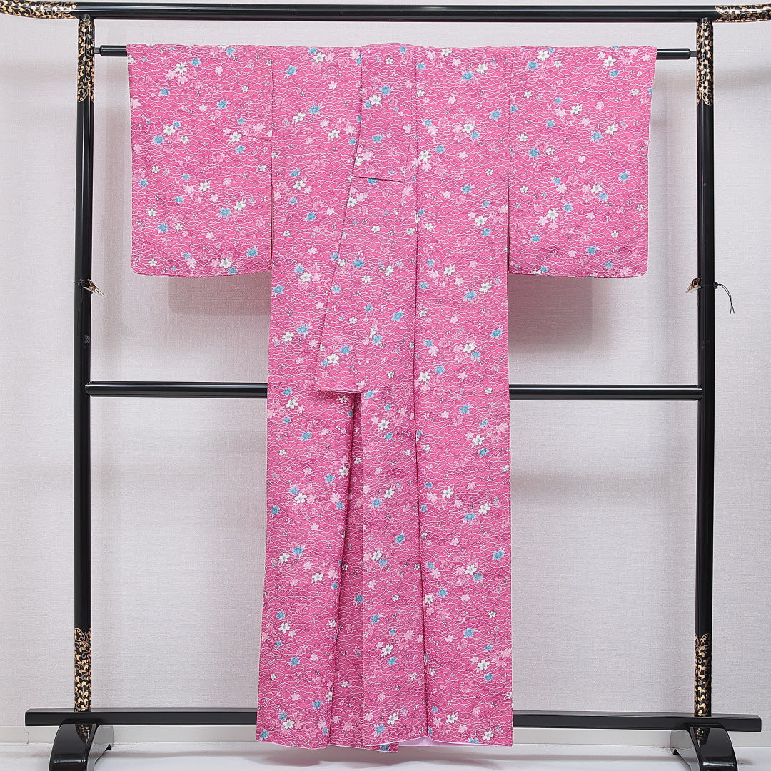 洗える着物 小紋 袷 身丈158cm 裄丈64cm ポリエステル Sランク インフォーマル 広衿 Mサイズ 芝草 桜 ピンク系 RP 1221-16060