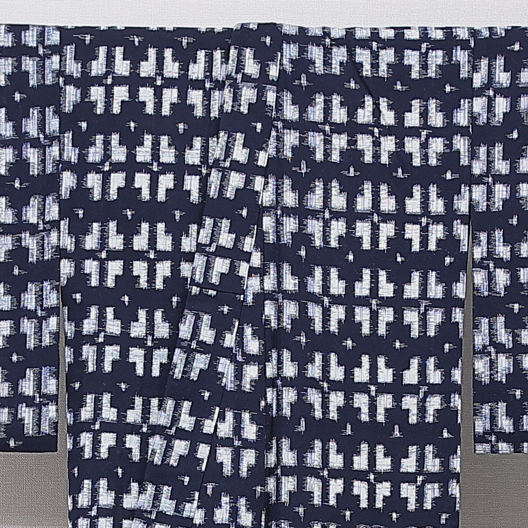 ウールの紬 洗える着物 単衣 身丈154cm 裄丈61cm ウール Cランク Sサイズ バチ衿 カジュアル 絣 創作柄 紺系 1216-15685