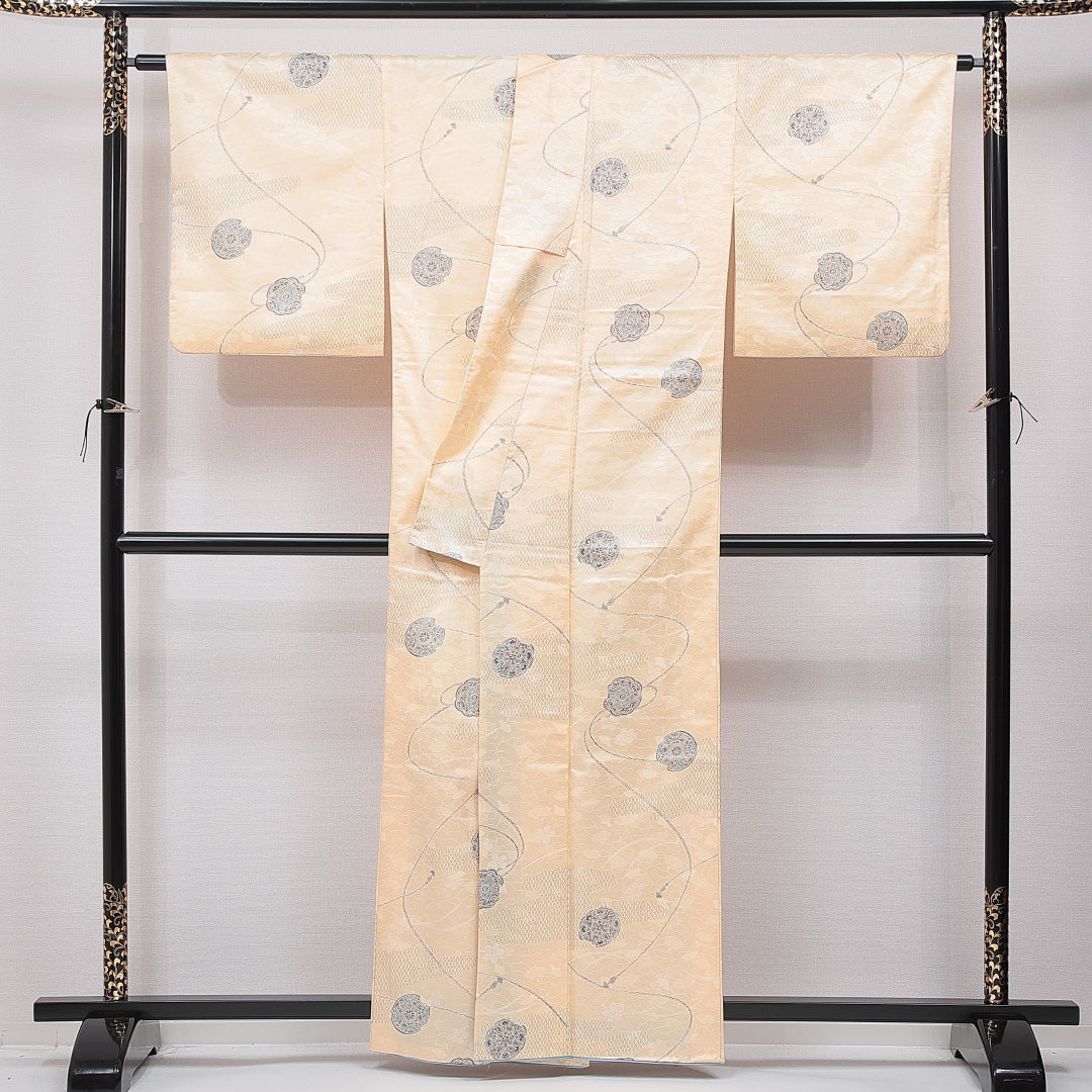 小紋 洗える着物 袷 身丈157cm 裄丈66cm ポリエステル Sランク Mサイズ 広衿 インフォーマル 鏡裏文 桜 クリーム系 1215-15792