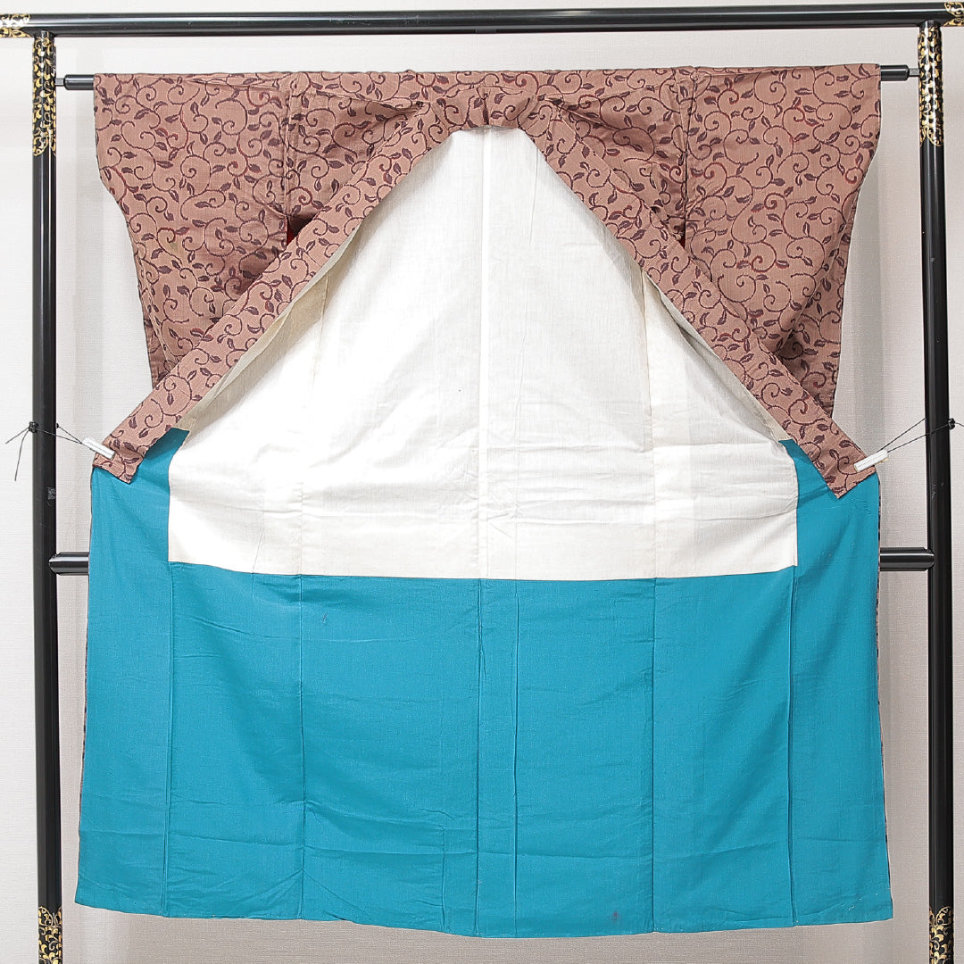 アンティーク 銘仙の着物 袷 身丈146cm 裄丈61cm 正絹 Aランク バチ衿 XSサイズ 唐草 茶系 RP 1223-15206