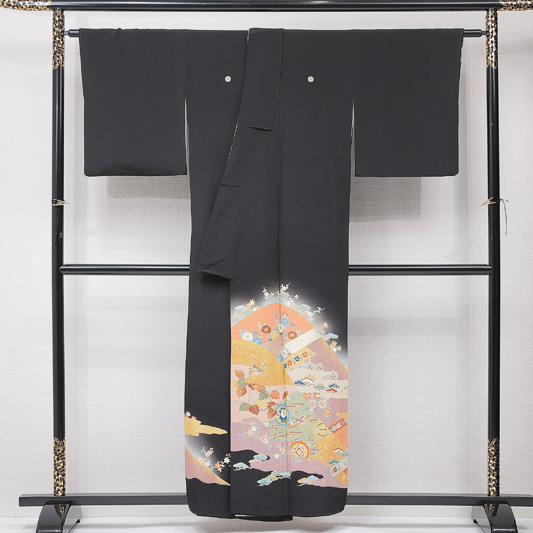 黒留袖 袷 身丈155cm 裄丈34cm 五つ紋 抱き菊の葉 フォーマル Cランク Mサイズ 正絹 比翼仕立て 広衿 菊 松 1211-F0693