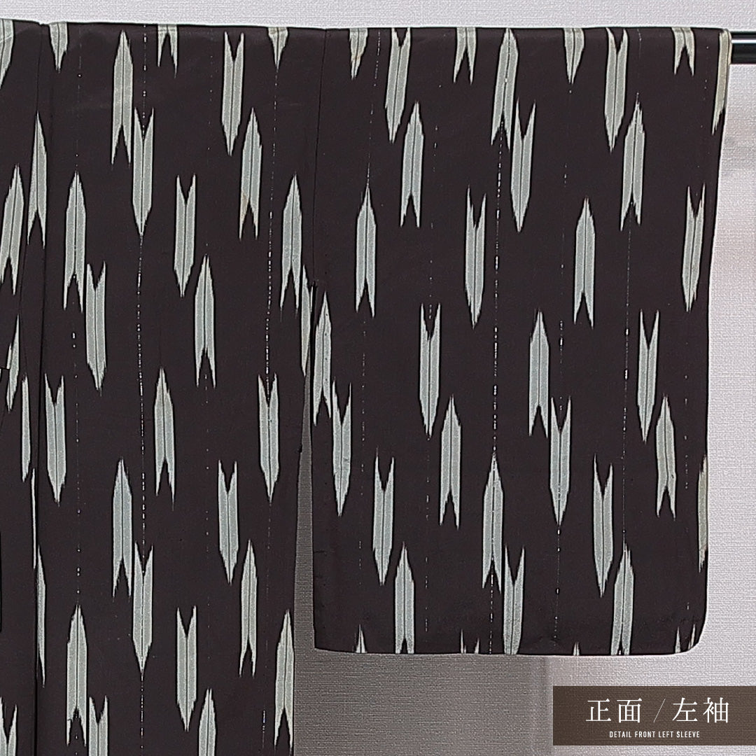 アンティーク お召 単衣 身丈154cm 裄丈62cm 正絹 Cランク Sサイズ バチ衿 ちりめん 矢絣 茶系 1265-15559